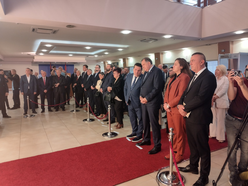 Откривене бисте посланицима НСРС страдалима у рату