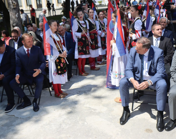 Brojni zvaničnici u obilasku centralnog spomenika u BL