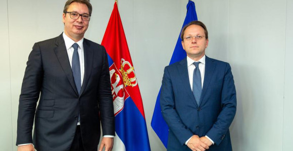 Vučić sa Oliverom Varhejijem sutra u Beogradu