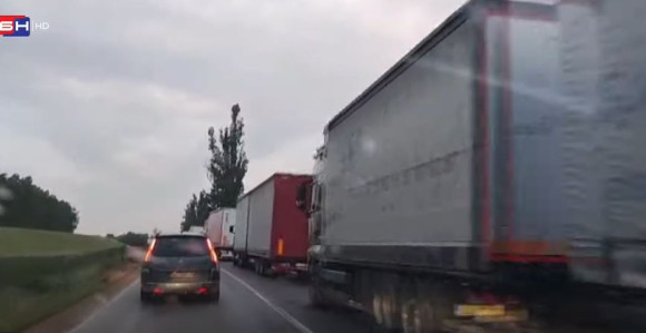 Velika gužva na prelazu Sremska Rača (VIDEO)