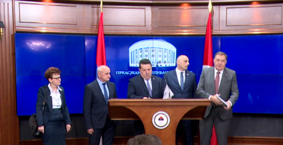 SNSD i koalicioni partneri "spas i izlaz" traže kod opozicije