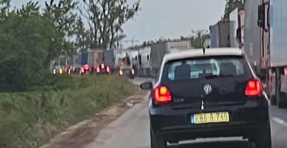 Sr.Rača: Velika gužva na izlazu iz Srbije prema BiH