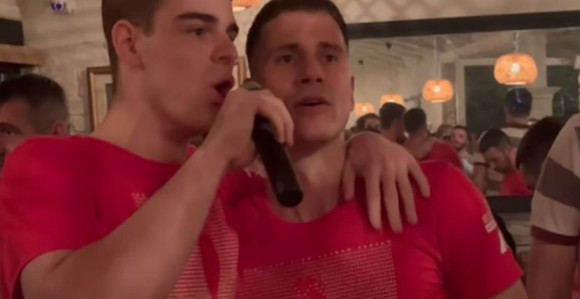 Zvezda proslavila titulu: Topić skandirao Teu