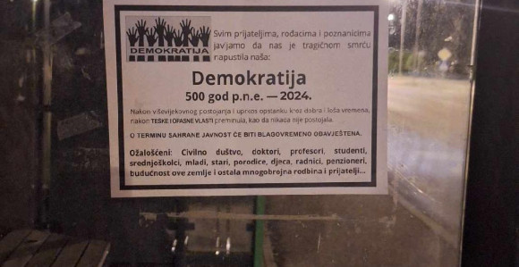 Posmrtnice u više gradova Srpske: Demokratija je nakon teške i opasne vlasti preminula!