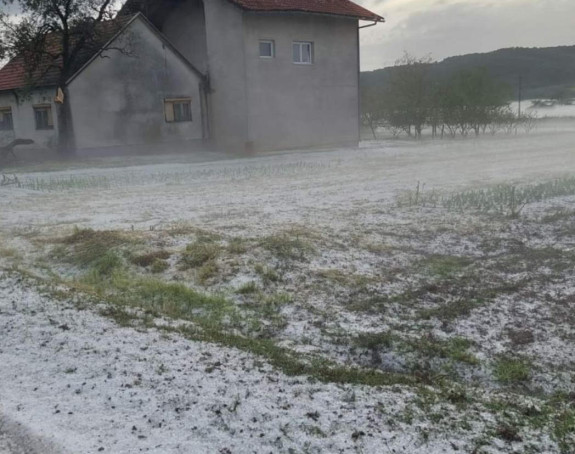 Nevrijeme u Novom Gradu, led nanio velike štete (VIDEO)