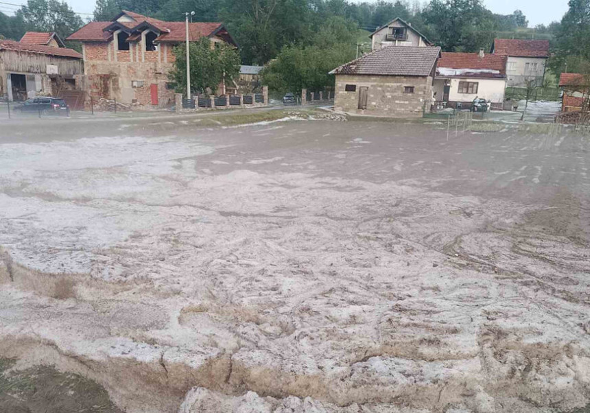 Невријеме уништило усјеве, мјештани сабирају штету