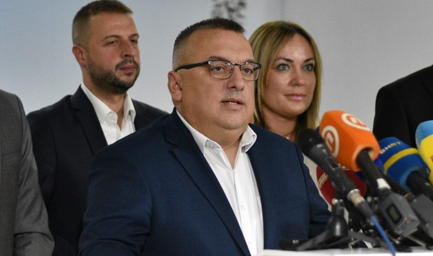 SNSD dao CIK-u novac, jasno je da izlaze na izbore