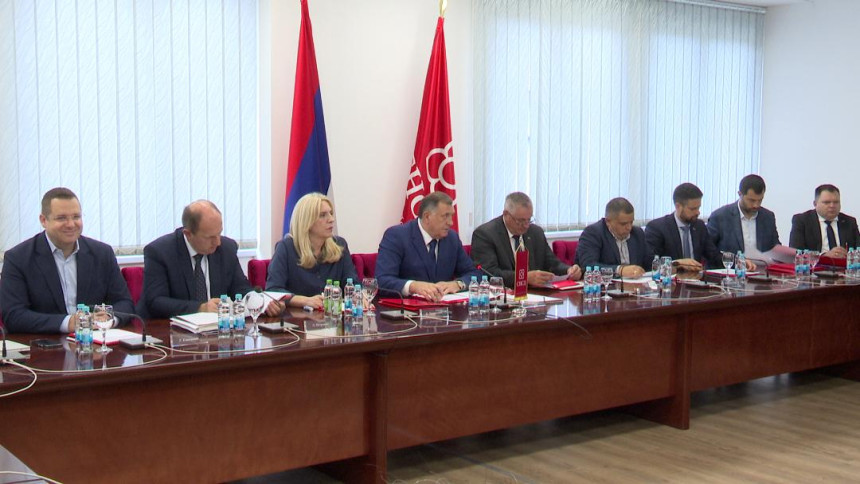 Sada i zvanično: SNSD i njegovi partneri izlaze na izbore po Šmitovom zakonu