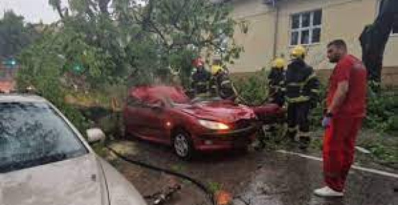 U jakom nevremenu u Somboru nastradala ženska osoba