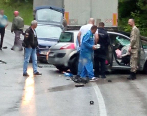 Teško povrijeđeno dijete u sudaru tri vozila kod Pala