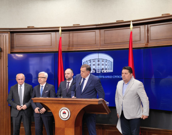 Владајућа коалиција излази на изборе по Шмитовом закону