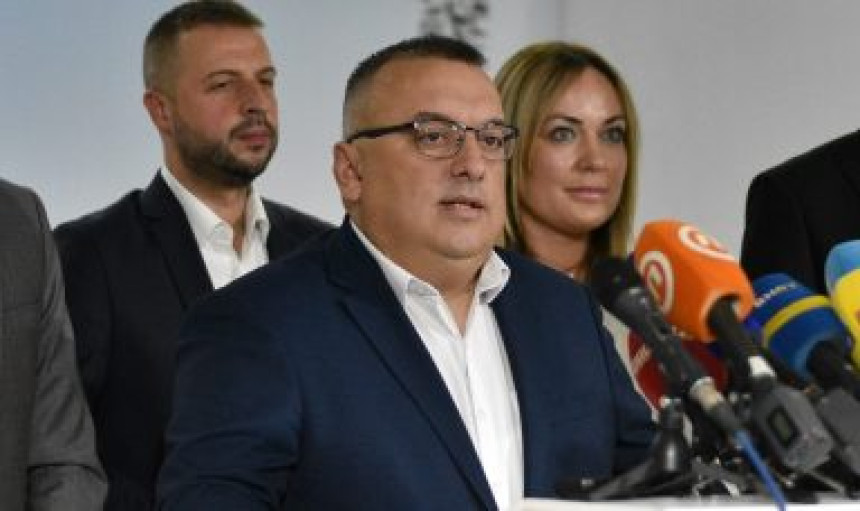 SDS: Očajnik je onaj ko je priznao genocid i prodao Jasenovačku građu