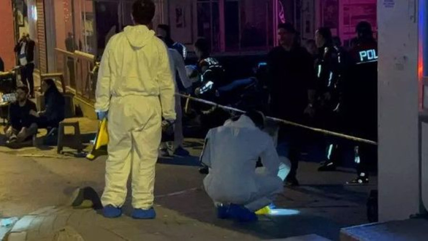 У пуцњави у кафићу у Истанбулу погинуле три особе,
