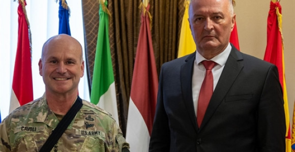 Helez ponovo poziva NATO da uspostavi vojnu bazu u BiH