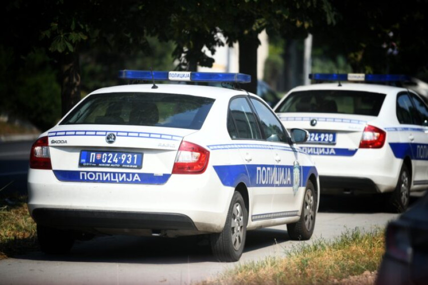 Automobilom udario u voz, dva vagona iskočila iz šina