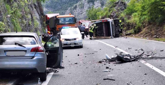 Sedam povrijeđenih u sudaru na putu Mostar-Sarajevo