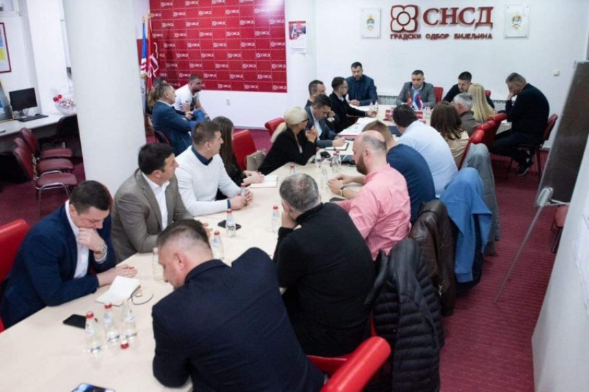 СНСД Бијељина не зна кога да слуша: "Марка" или "Јанка" из Лакташа