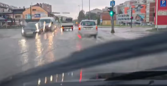 Snažno nevrijeme u Karlovcu: Grom zapalio kuću (VIDEO)