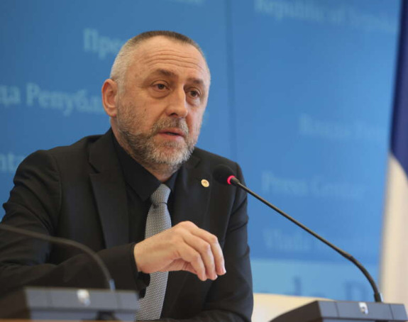 Boračkom ministru nova limuzina, borcima 3 KM boračkog
