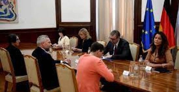 Vučić: Veoma otvoren i težak razgovor sa Mihaelom Rotom