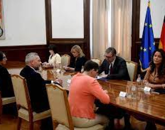Vučić: Veoma otvoren i težak razgovor sa Mihaelom Rotom