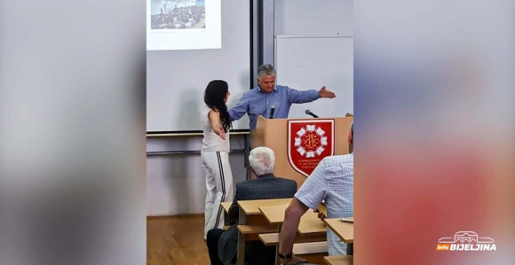 Bijeljina: Skandal na promociji diplomaca, reagovala policija