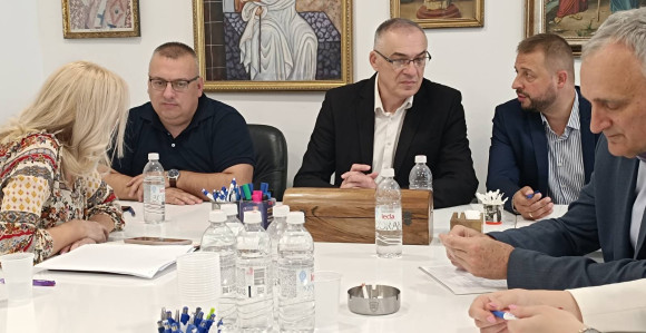 "Под нашим грбом, заставом и уз подршку народа излазимо на изборе! СДС је потребна Српској!" (ВИДЕО)