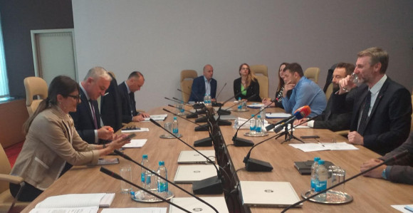 Poslovi teški 200 miliona KM firmama bliskim SNSD i HDZ?!