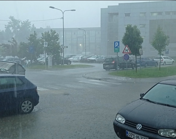 Nevrijeme zahvatilo Banjaluku, kolaps na ulicama (VIDEO)