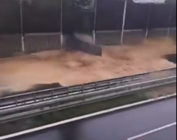 Njemačka: Vodena bujica prodrla na autoput (VIDEO)