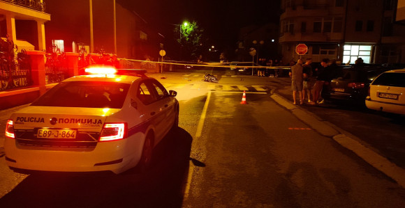 Brčko: Maloljetnici mopedom naletjeli na automobil