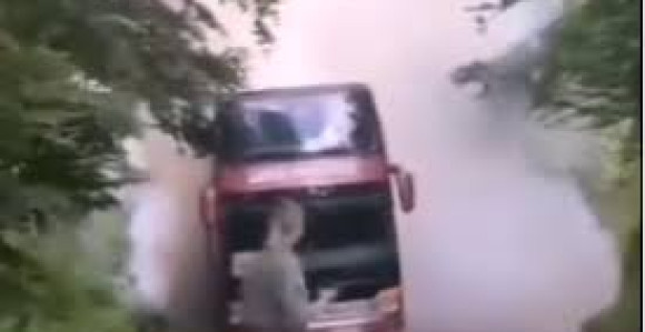Угашен пожар на аутобусу, сви ученици безбједни
