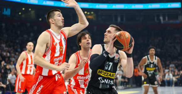 Meč prekinut, pa nastavljen, Zvezdi pobjeda i titula