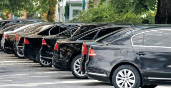 Uvoznici automobila „obrnuli“ 700 miliona KM, jednog "pogurale" institucije Srpske