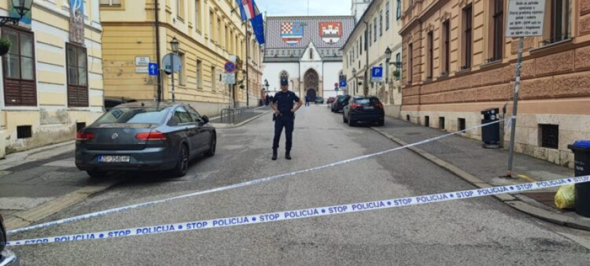 Životno ugrožen muškarac koji se zapalio ispred zgrade vlade u ZG
