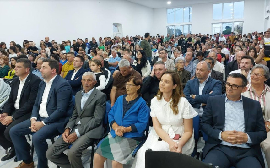Otvoren festival: Znanjem, pjesmom i igrom kroz Semberiju