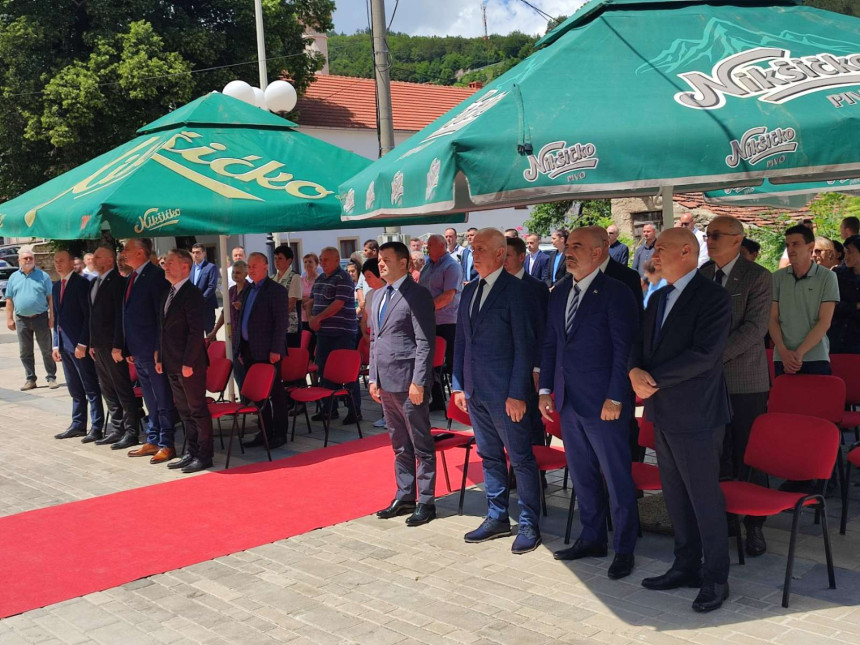 Уручени кључеви за 12 станова за избјегла и расељена лица у Невесињу