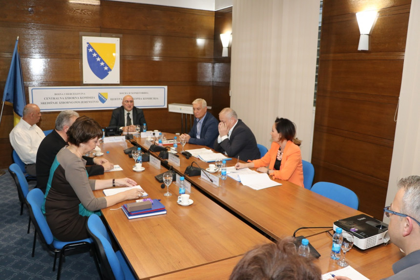 CIK BiH raspisao konkurs, traži 12.000 ljudi