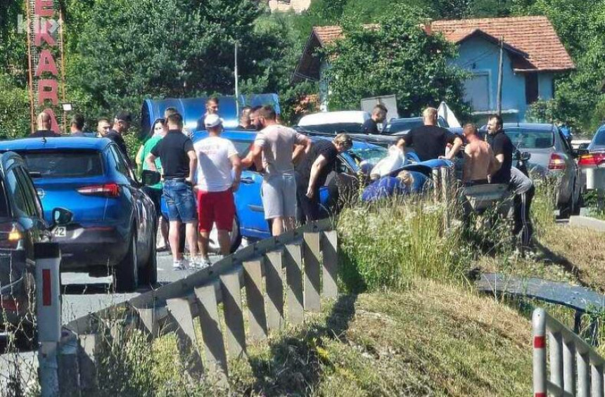 Povrijeđeno sedam osoba u teškom sudaru kod Maglaja