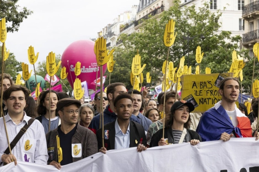Hiljade ljudi na protestima protiv krajnje desnice