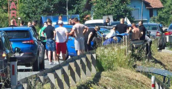 Povrijeđeno sedam osoba u teškom sudaru kod Maglaja