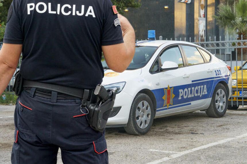 Horor u Budvi: Autom jurio mladiće da ih pregazi