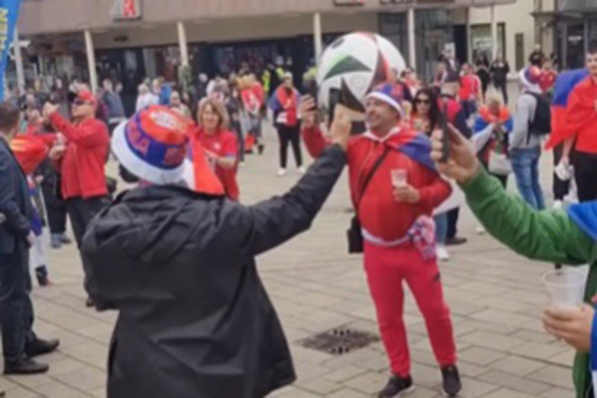 Njemačkom se ori jedna srpska pjesma (video)