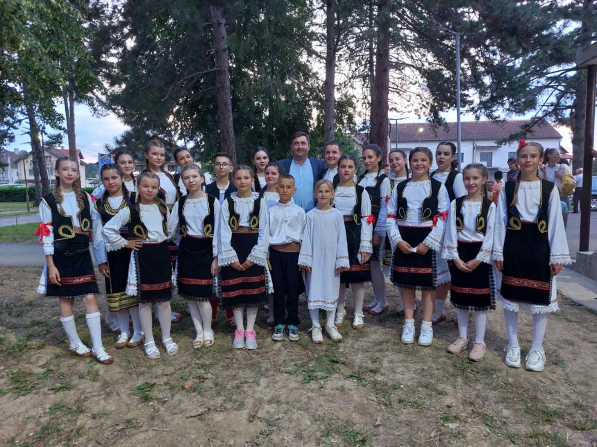 Ново фестивалско вече, овај пут у Дворовима