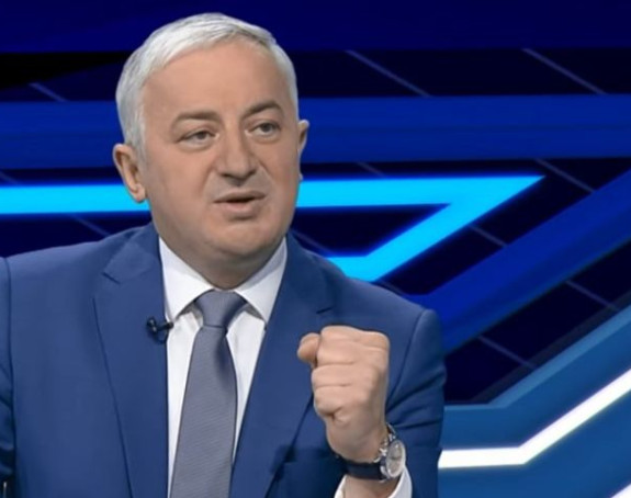 Praznik da provedete u miru i sreći 