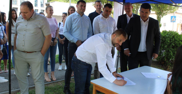 Лопаре: Потписивање петиције за очување 9. јануара