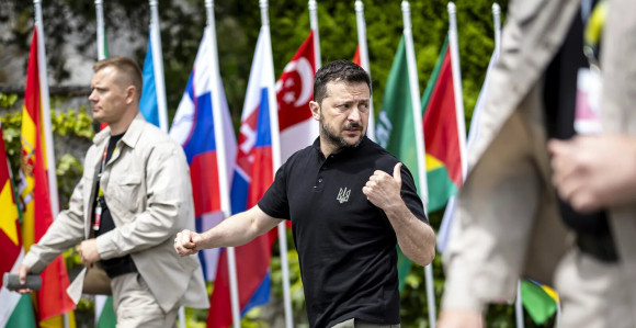 Kakav rejting ima Zelenski u Ukrajini?