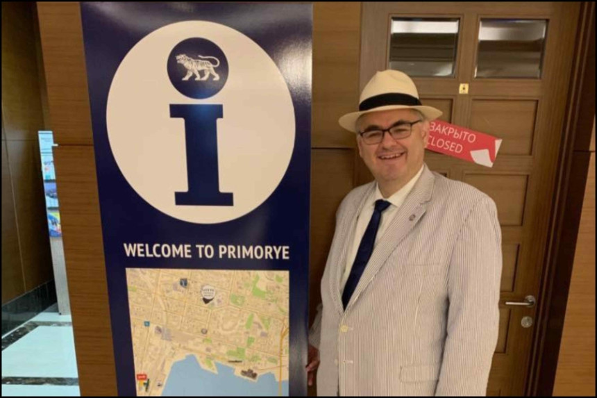 Ko je Šmitov novi misteriozni zamjenik iz Amerike!?