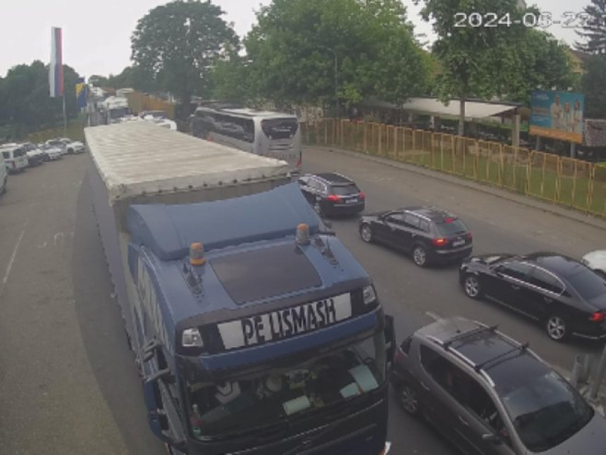 Pojačana frekvencija vozila na granici sa Hrvatskom