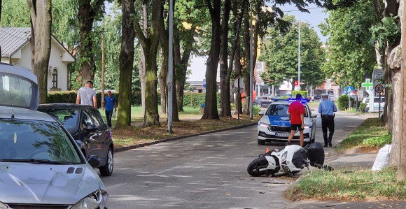 Udes automobila i motocikla u Bijeljini, muškarac povrijeđen